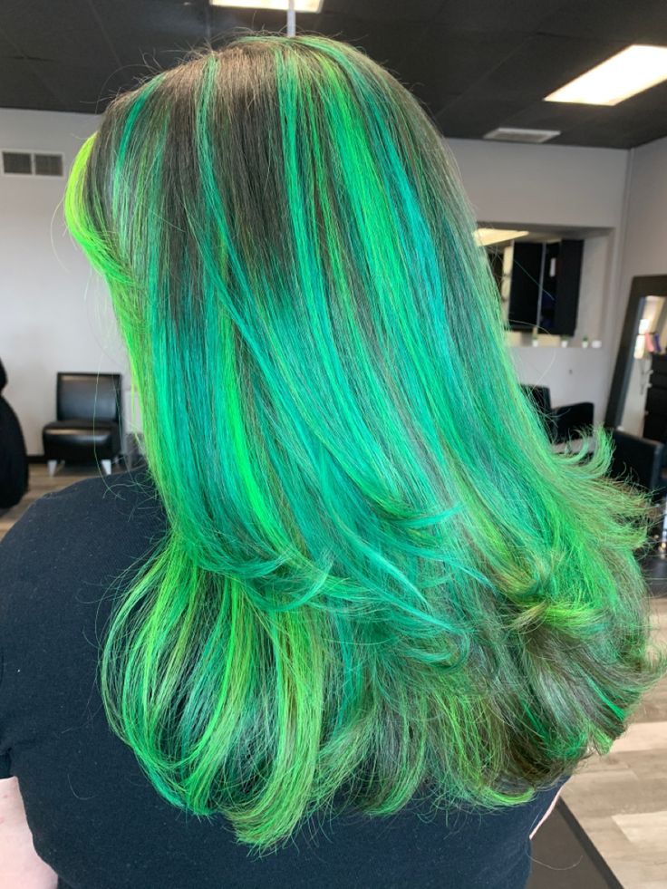  Bold and Beautiful: USEFUL ADVICE ON ACHIEVING THE AMAZING GREEN HUE ON YOUR HAIR